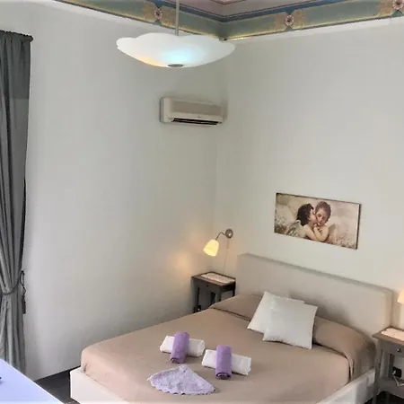 Art Deco Bed & Breakfast *